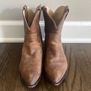 Frye | (8) Women’s Short Brown Leather Cowboy Boot